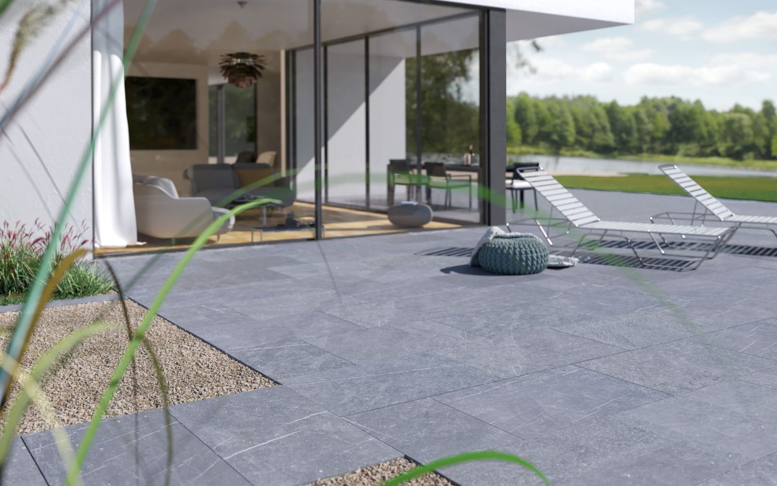 Bläuliche Nuancen bei Terrassenplatten