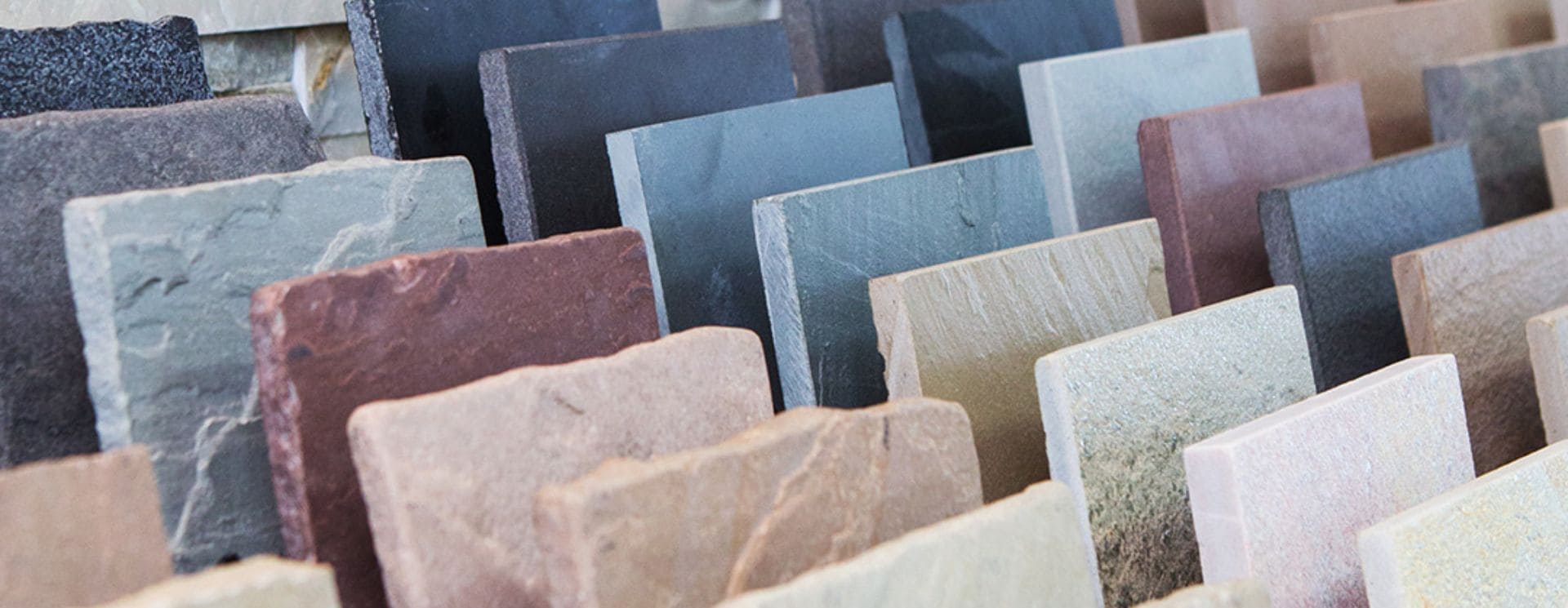 Passende Gesteinsart für Terrasse, Garten und Innenbereich finden