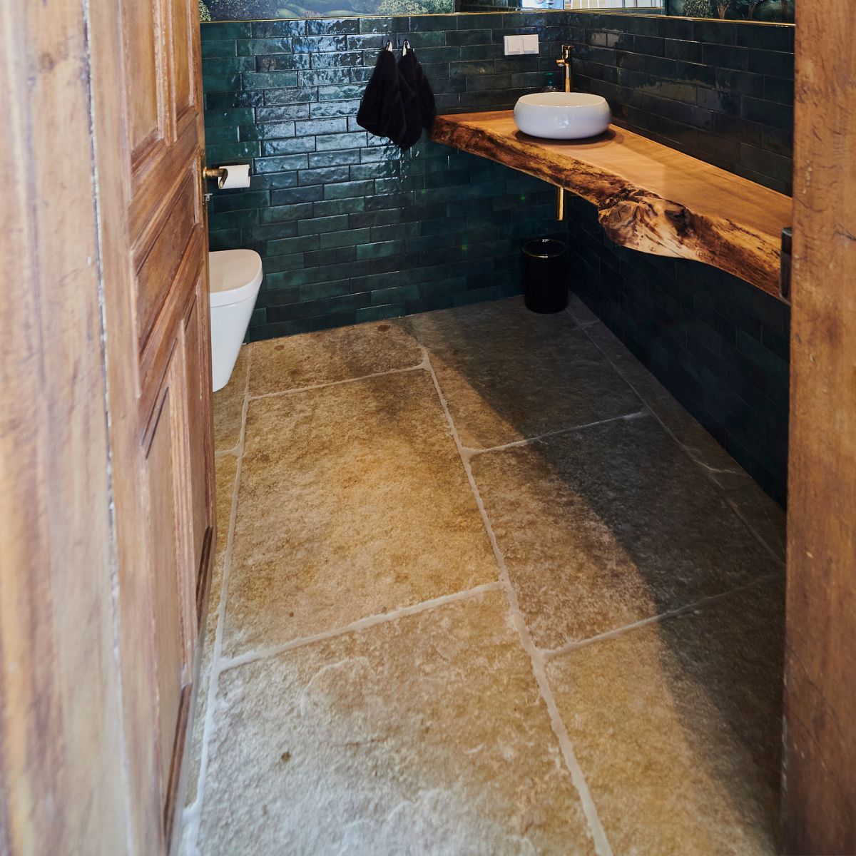 Naturstein und Feinsteinzeug für Innenräume