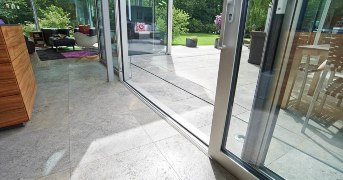 TIVO_Travertin_Grigio_Bodenfliesen_Plaza