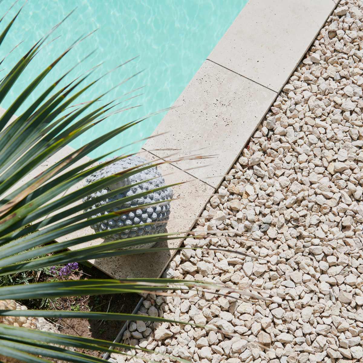 Edelsplitt und Abdeckplatten