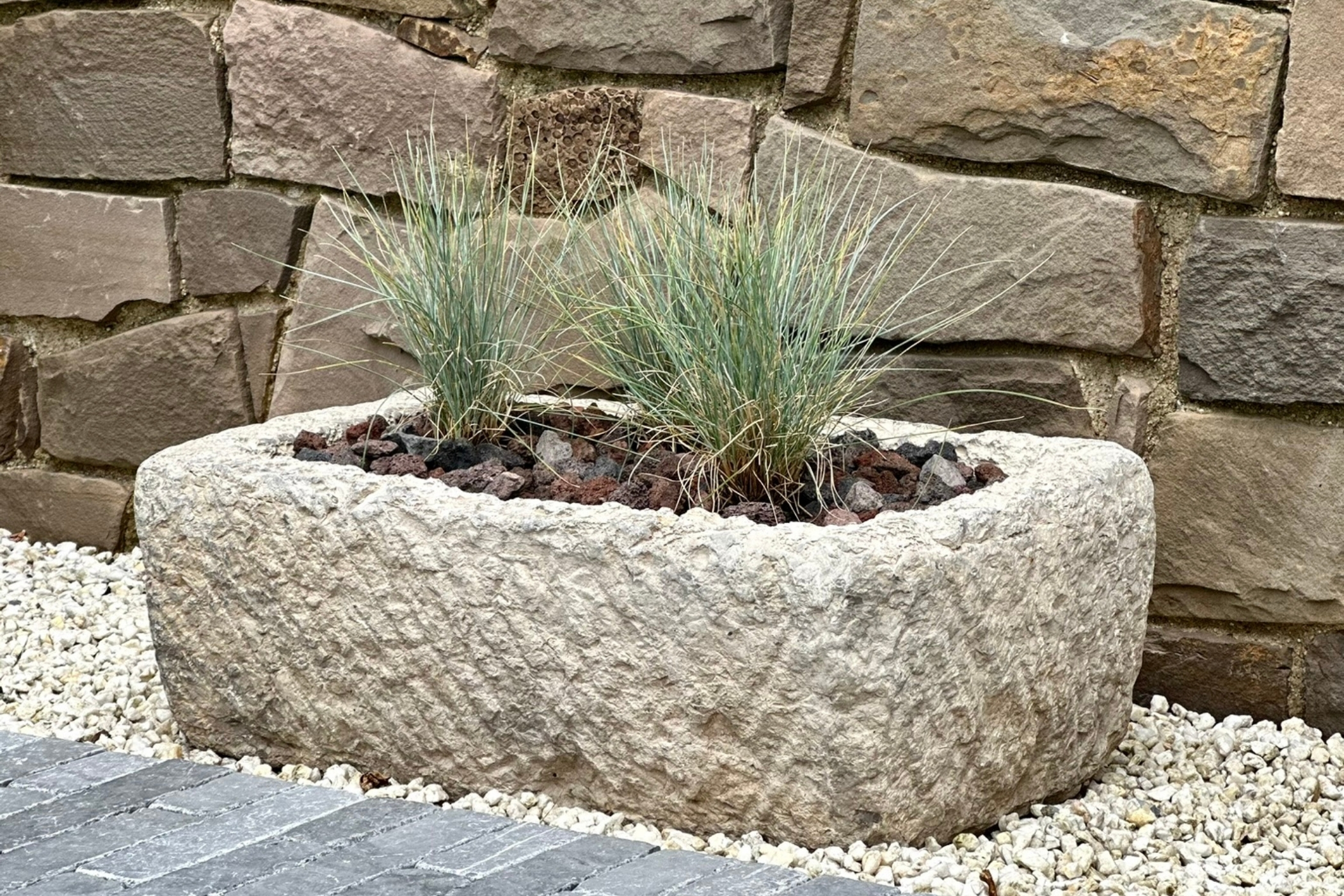 Eckiges Pflanzgefäß aus Naturstein Soulplanter®