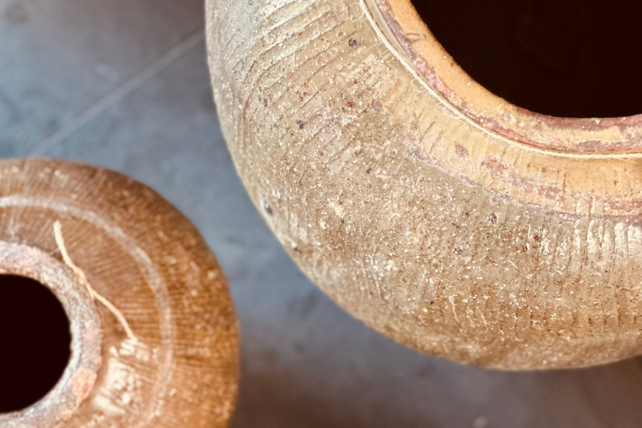 Antikes Gefäß mit gewachsener Patina