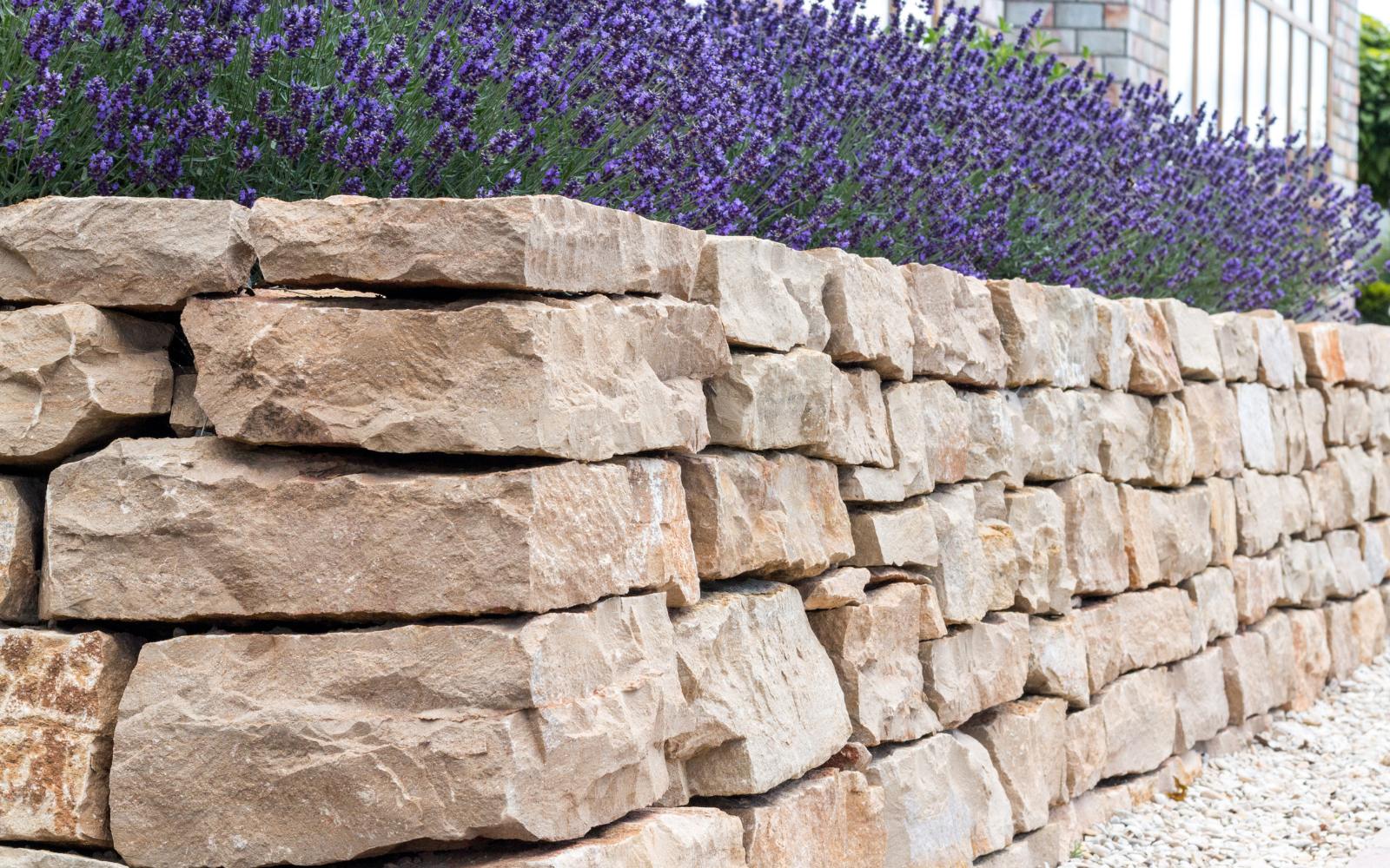 Mauersteine aus Naturstein