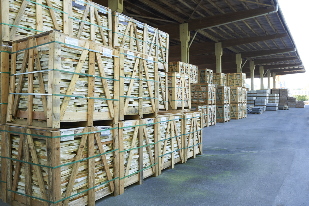 Ausstellung und Lagerfläche von NGR Natursteine in Rheine