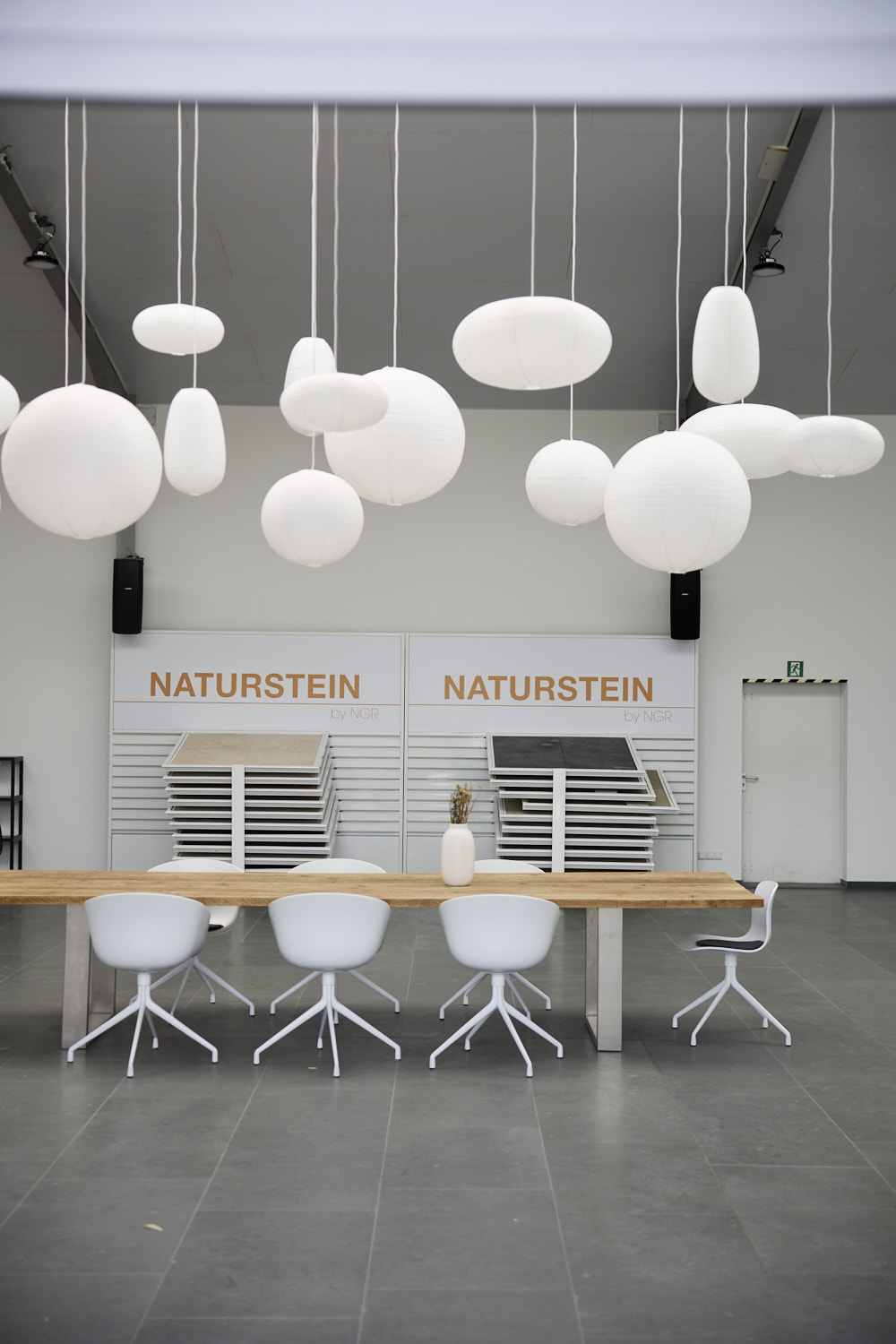 Beratung in der Naturstein Ausstellung