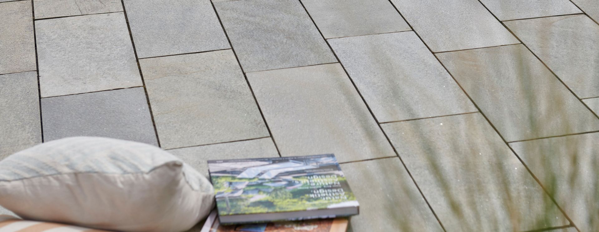 Terrassenplatten in Grün