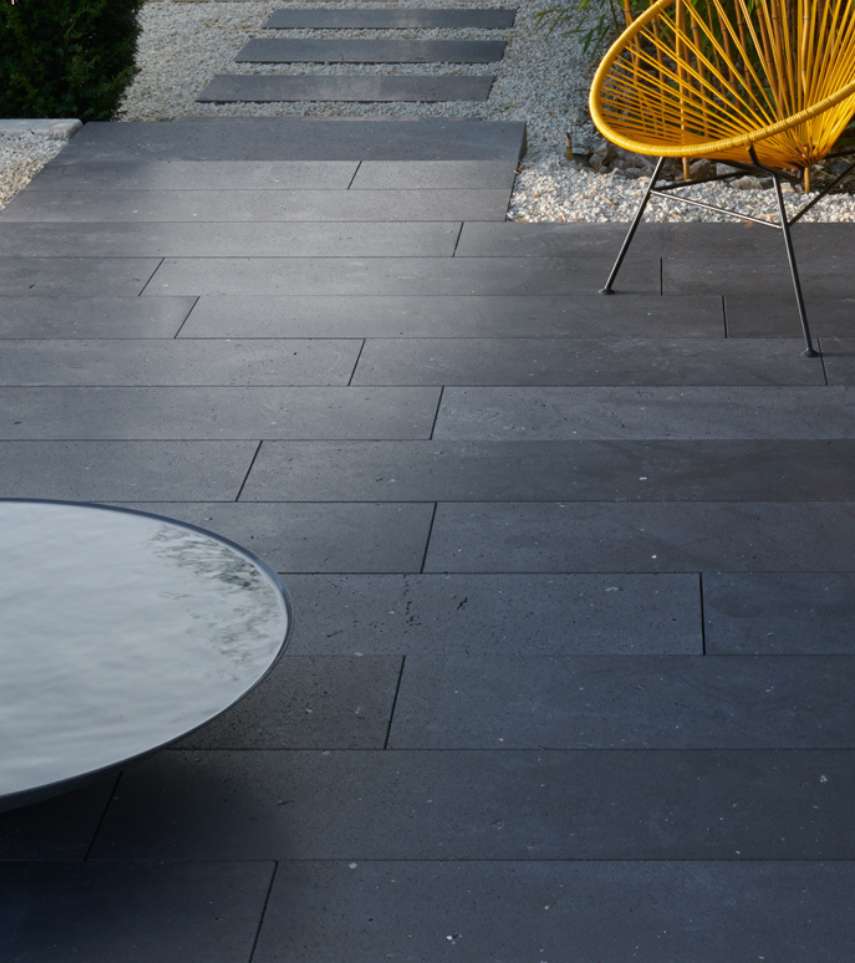 Basalt im Vergleich: Eigenschaften, Farbe & Einsatz im Außenbereich