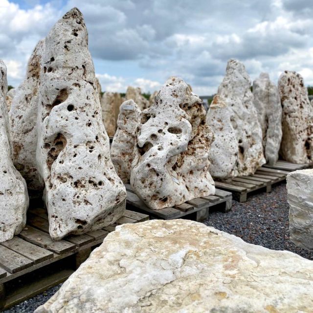 Apulia Bianco Monolithe Antico