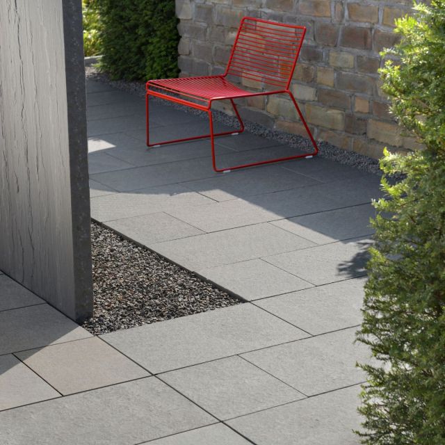 Basalt Pureblack Terrassenplatten HydroJet