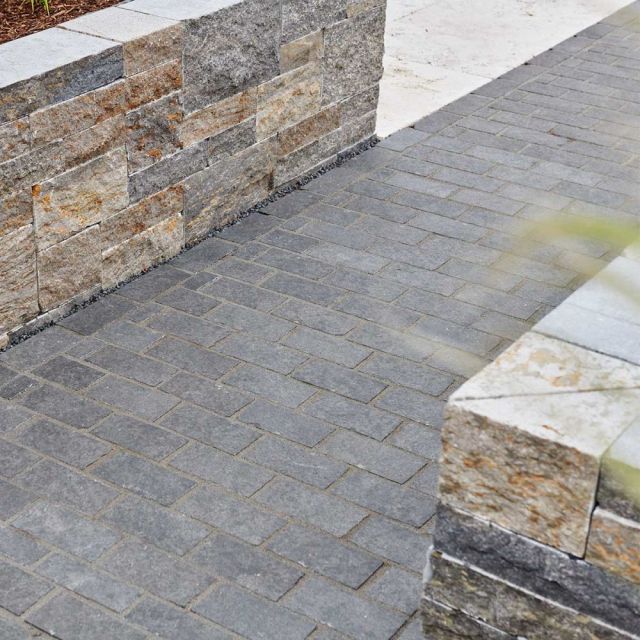 Basalt V-Plus Pflaster First Class