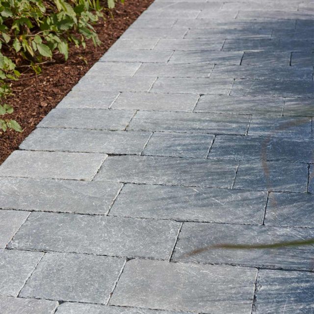 TIVO® Noir Drivestone Plaza